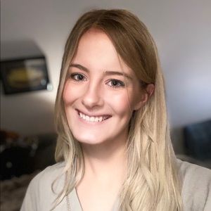 Meet your Posher, Becca